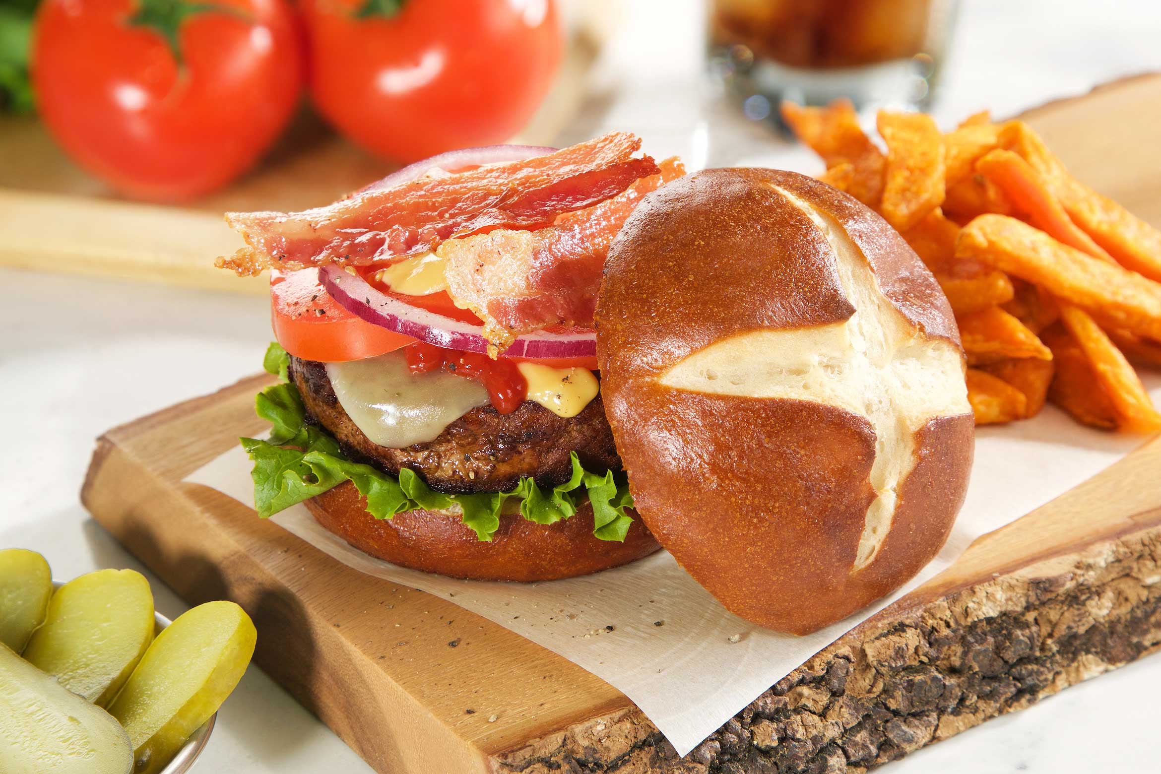 60405-Auntie-Anne-pretzel-hamburger-bun-beauty-v2-retouched-sRGB-2340px