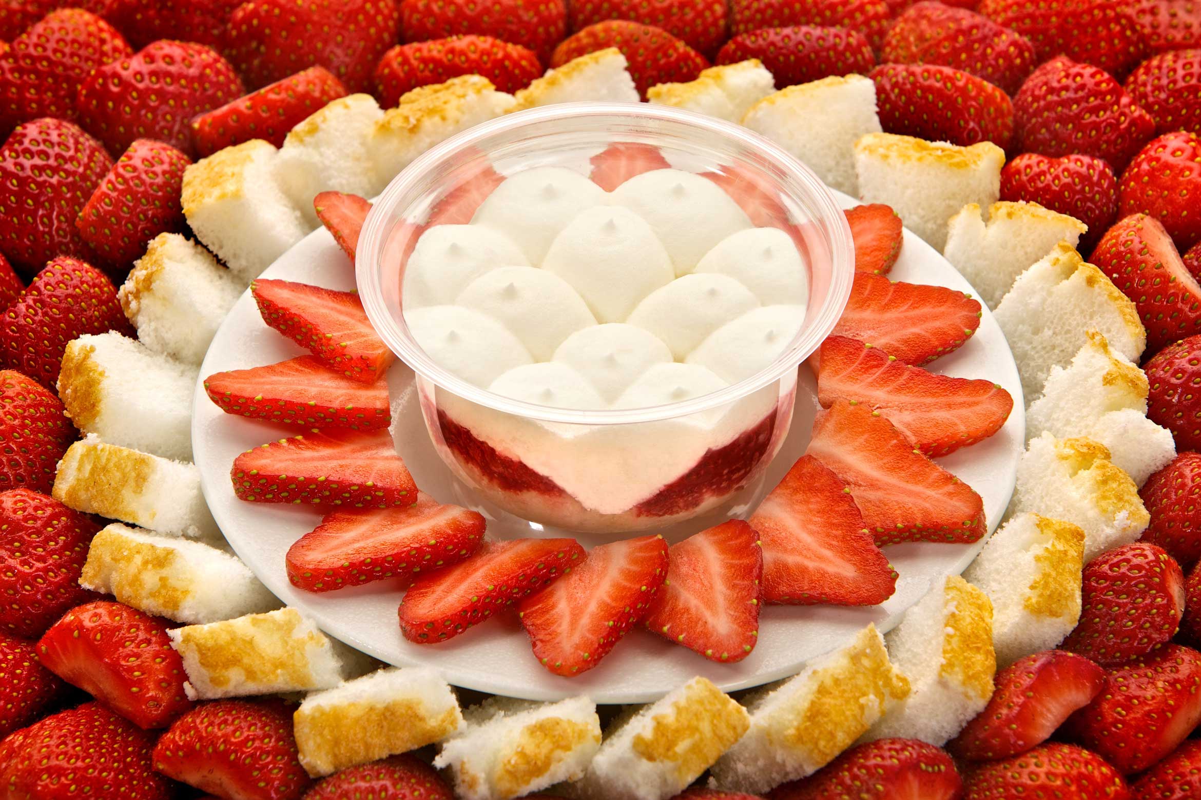 Strawberry-Trifle-Frozen-Dessert-beauty-retouched-sRGB-2340px